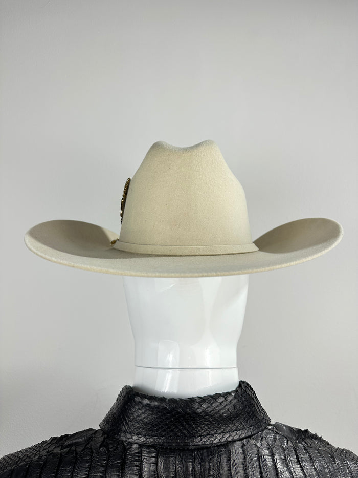 OFF WHITE HAT (FEATHER)