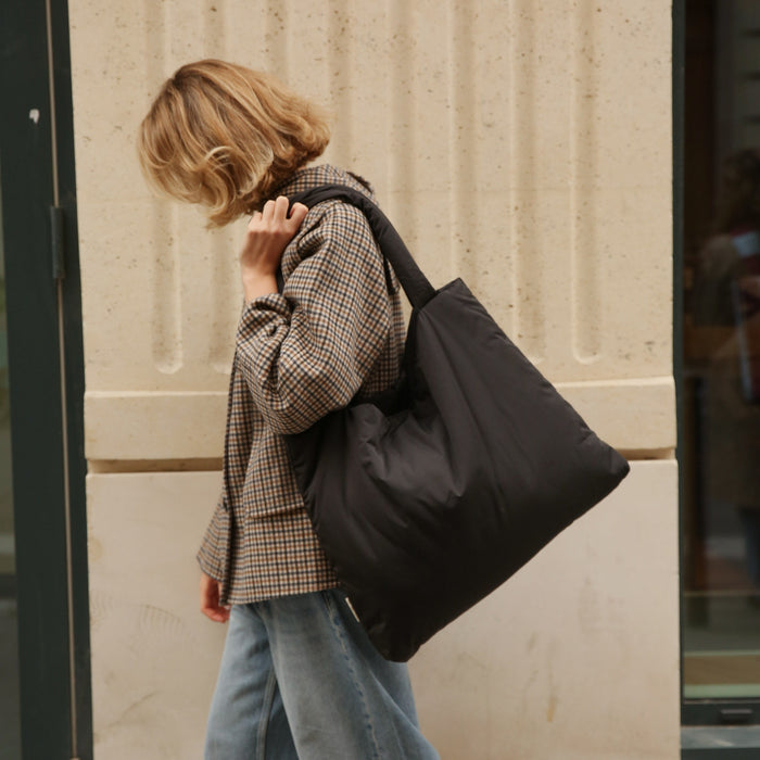 BLACK PUFFY MOM BAG