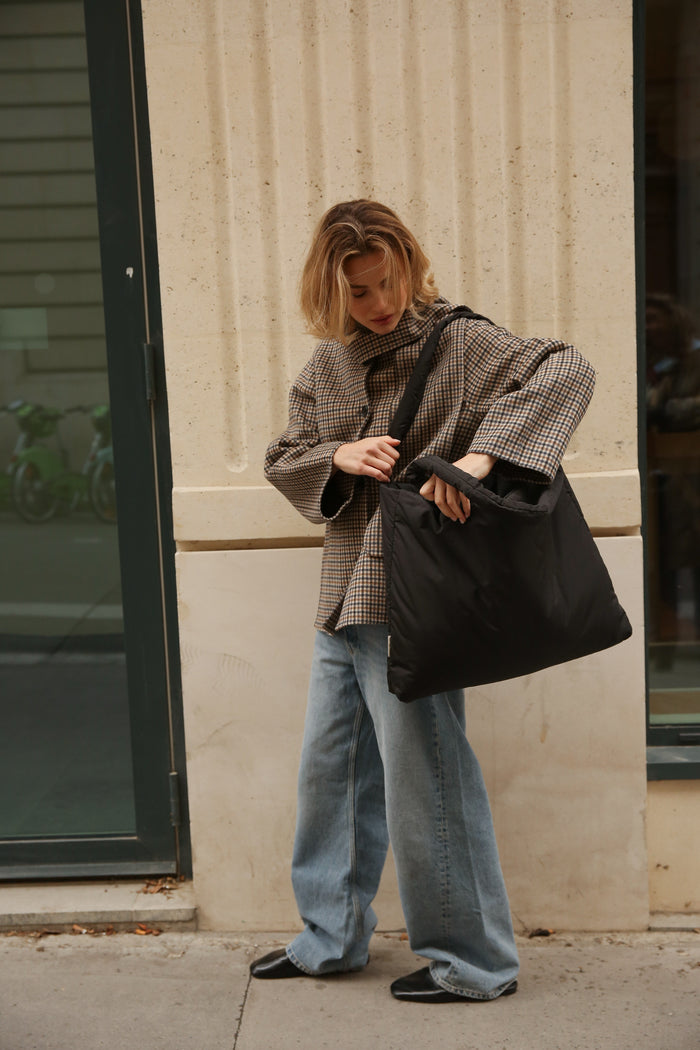 BLACK PUFFY MOM BAG
