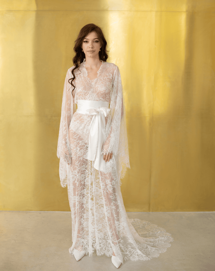 Romantic lace wedding robe with satin belt – perfect bridal morning look by Kafemme