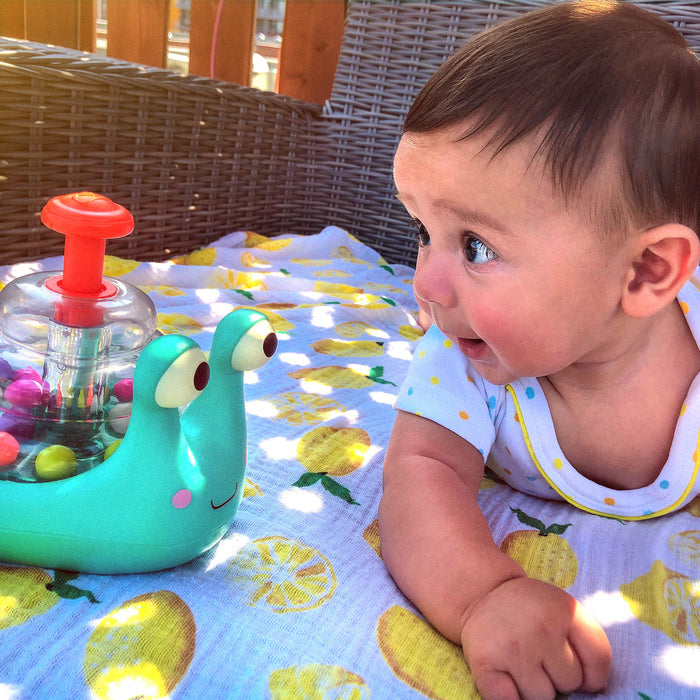 Light-up snail ball popper