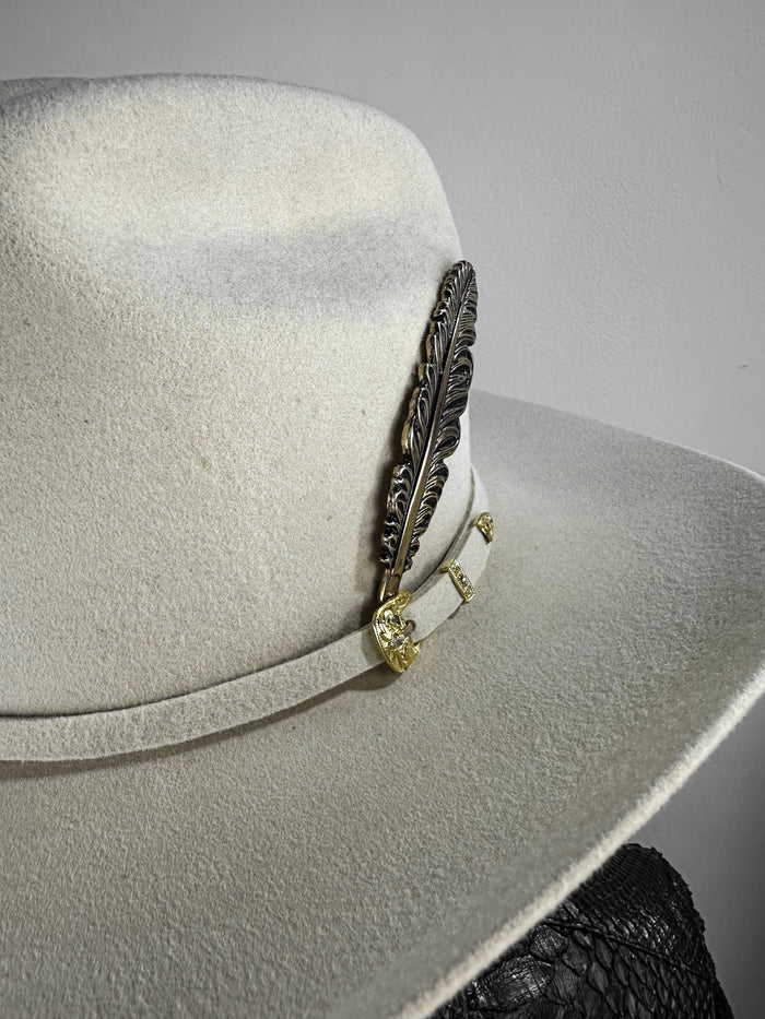 OFF WHITE HAT (FEATHER)