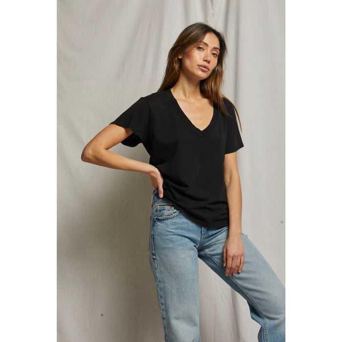 The Hendrix Basic V-Neck Tee - Romantiques