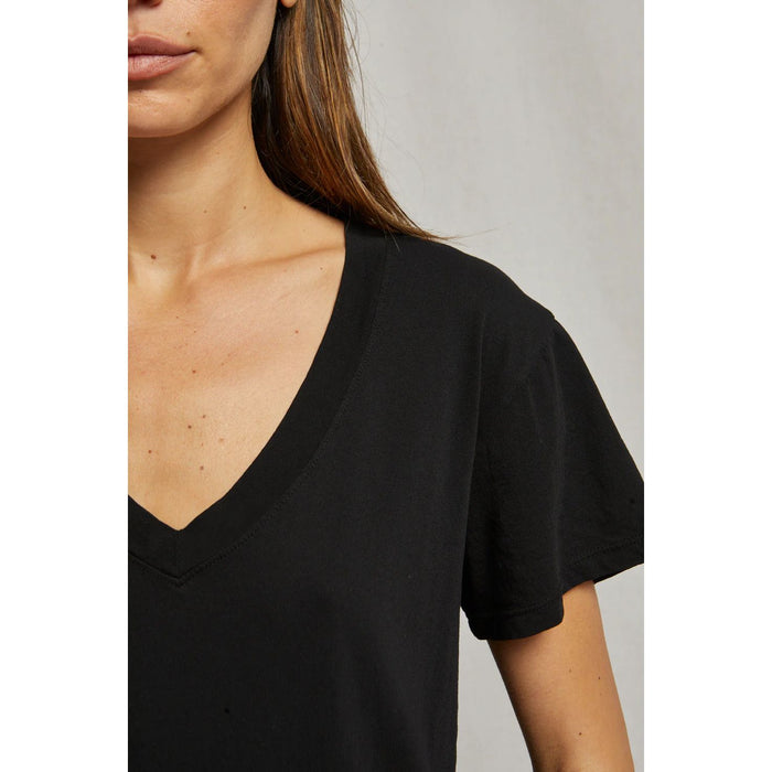 The Hendrix Basic V-Neck Tee - Romantiques