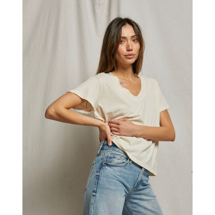 The Hendrix Basic V-Neck Tee - Romantiques