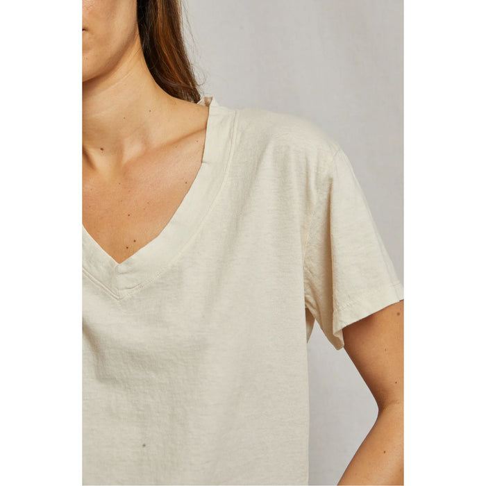 The Hendrix Basic V-Neck Tee - Romantiques