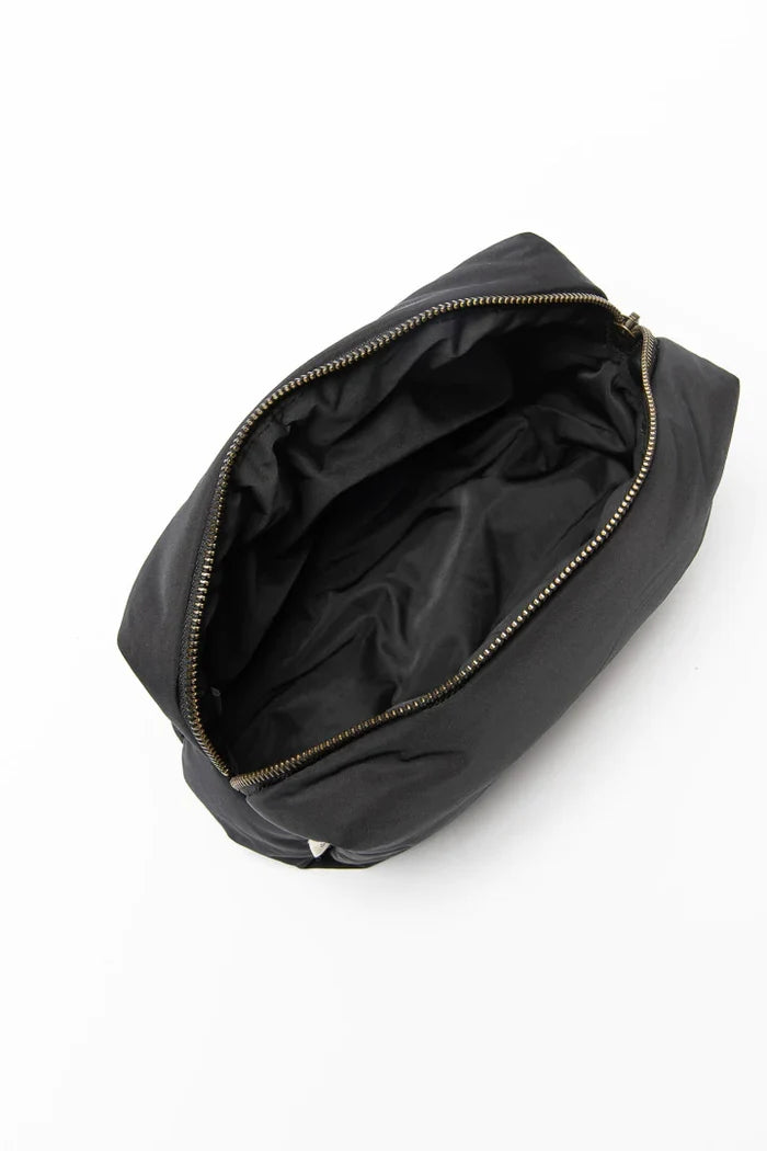 PUFFY POUCH - black