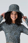 Close up three quarter view of women modeling Watskin Sasha tee and Sienna hat in Blue Zebra