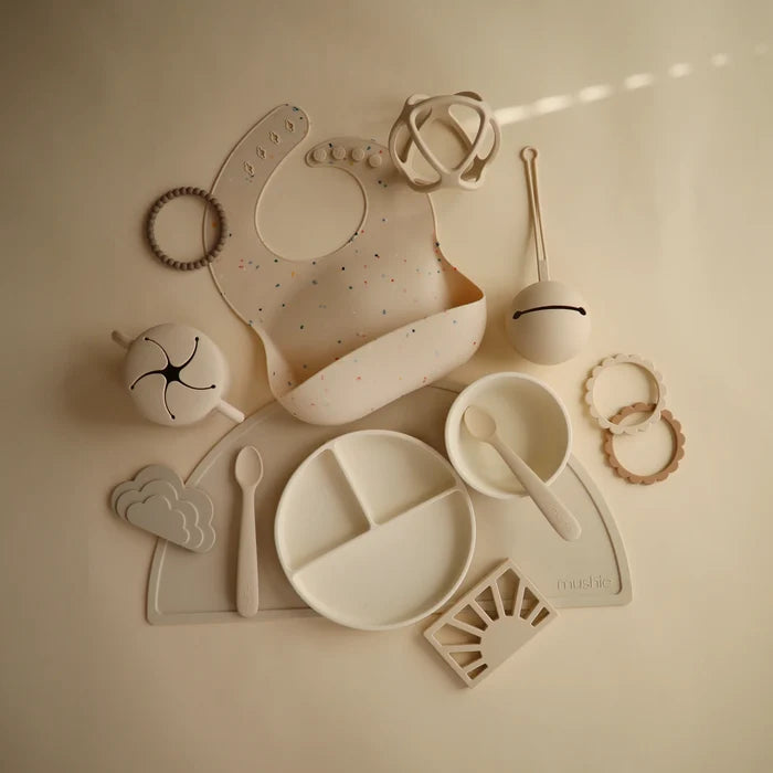 SILICONE BIBS - white daisies