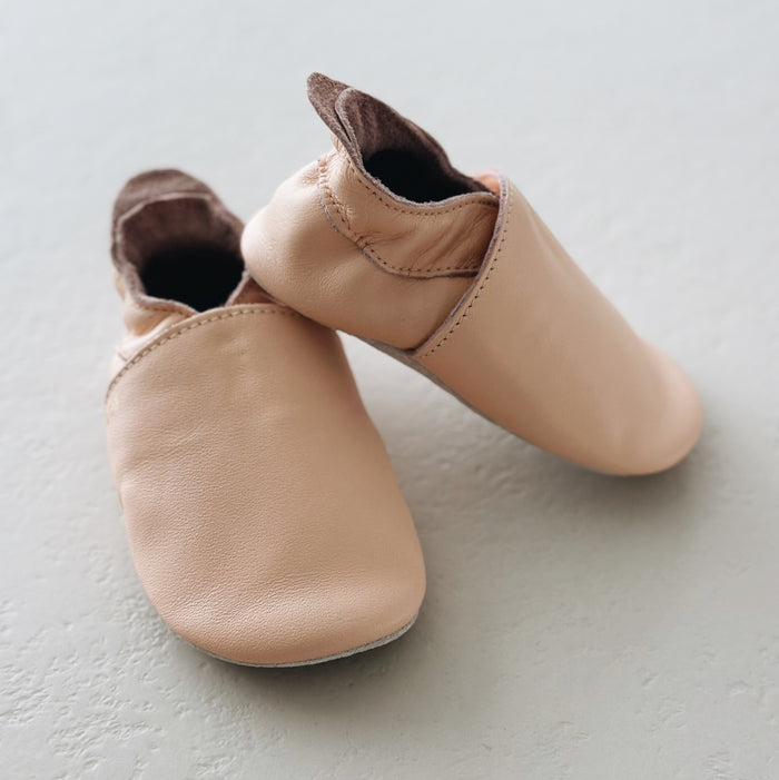 SOFT SOLE SHOE - SOFT CARAMEL