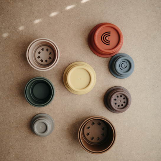 STACKING CUPS RETRO