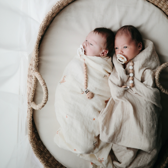 SWADDLE 120x120 - auburn