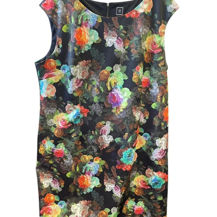 This stunning black dress features