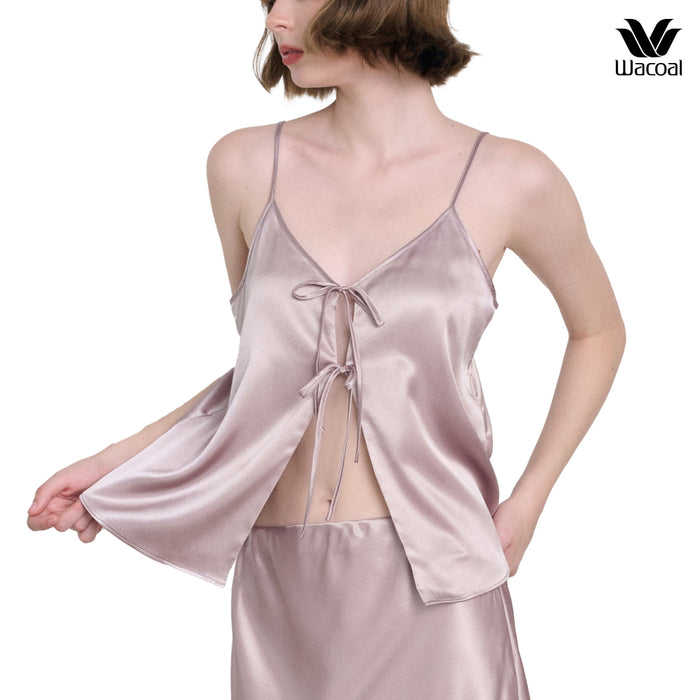 Wacoal Urban comfort ชุดนอนผ้าซาติน เสื้อสายเดี่ยวผูกโบว์ รุ่น WN3E01 เข้าคู่ กระโปรง รุ่น WN5E02 สีน้ำตาล (BR)